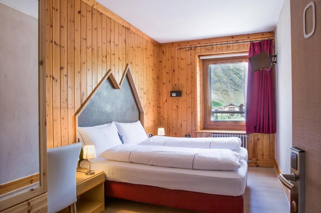 Hotel Bernina Livigno 3*,  Italy