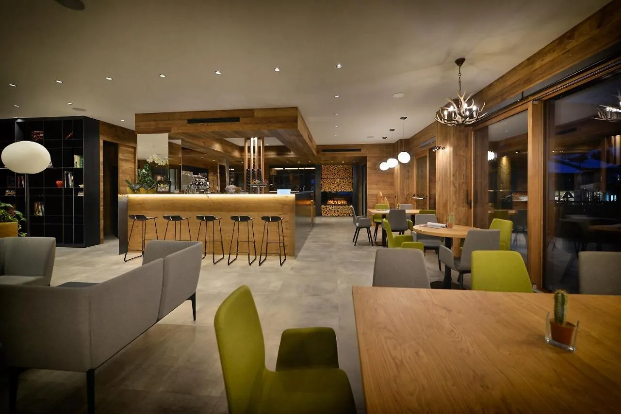 Hotel Bernina ليفينو